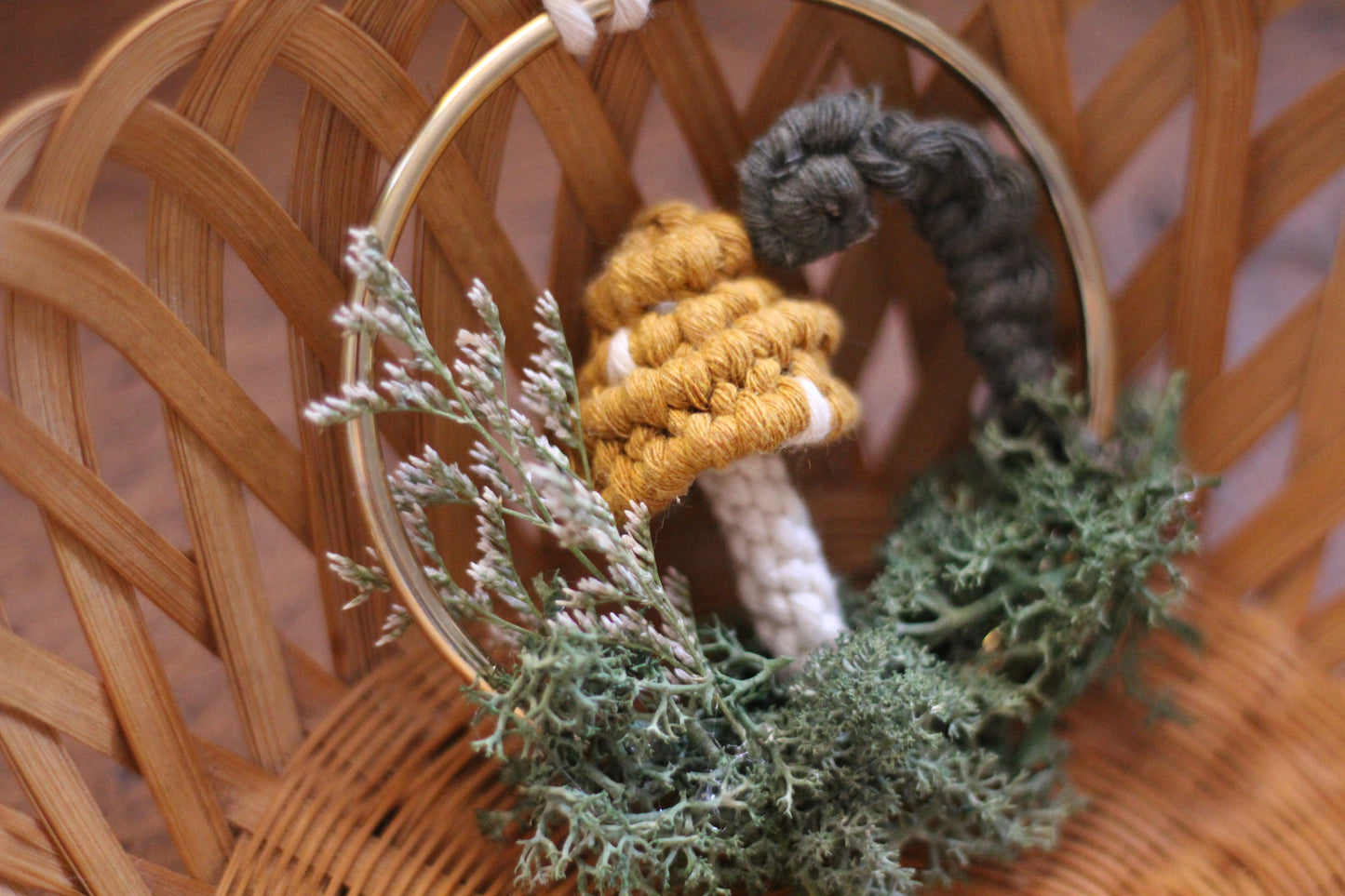 Macrame mushroom hanging (3 inch)