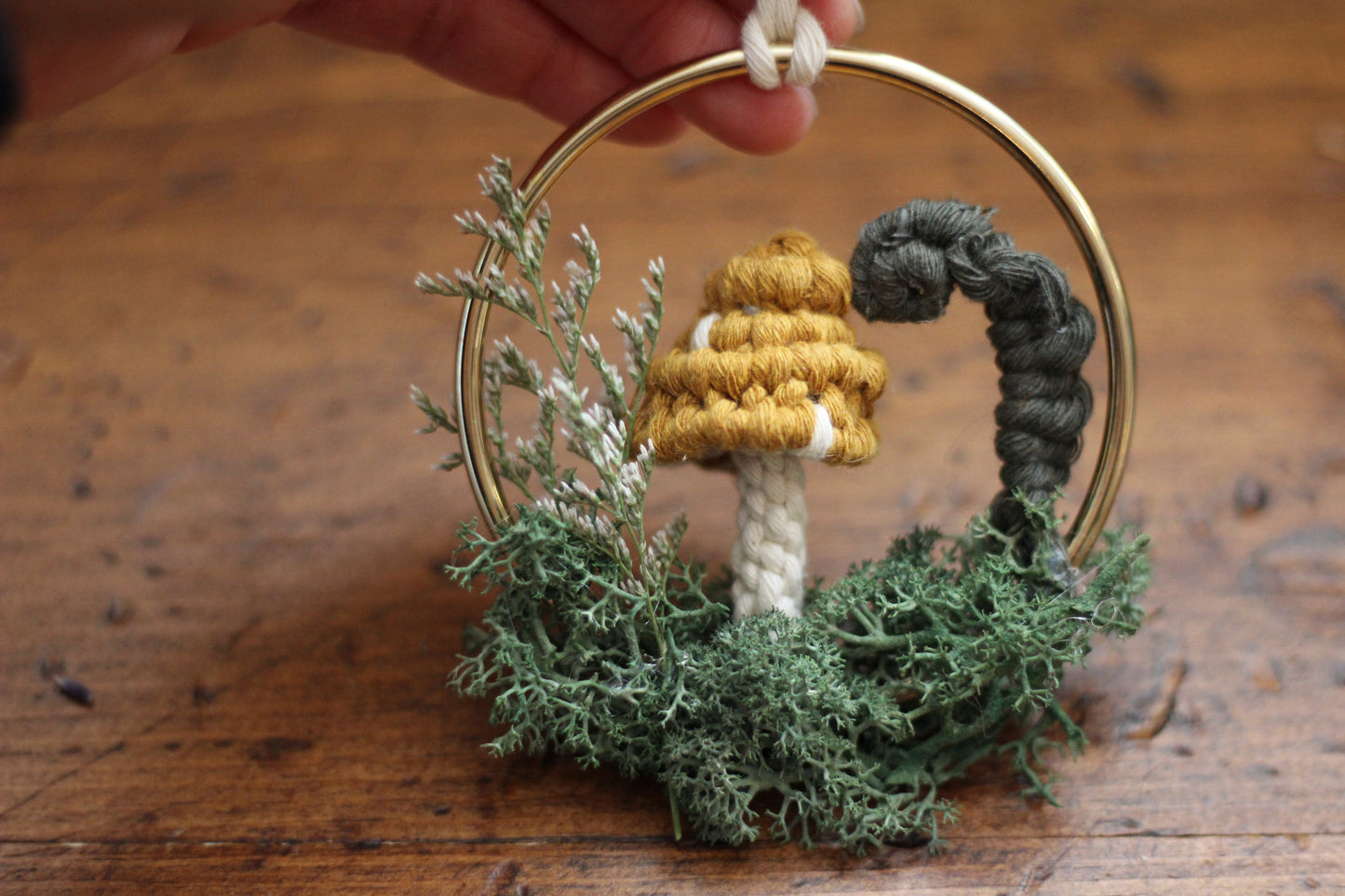 Macrame mushroom hanging (3 inch)